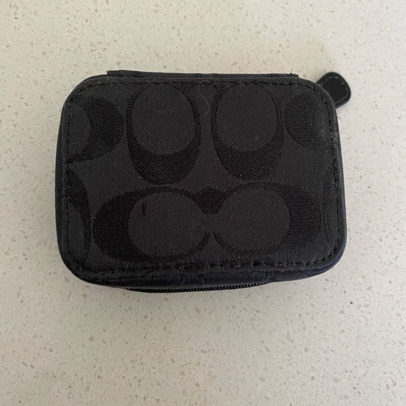 Coach-pill case - Picture 3 of 3